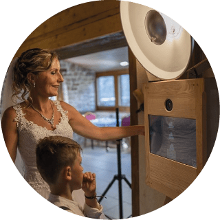 Photo de la boîte à sourire, photobooth pour immortaliser les plus beaux souvenir de votre journée.