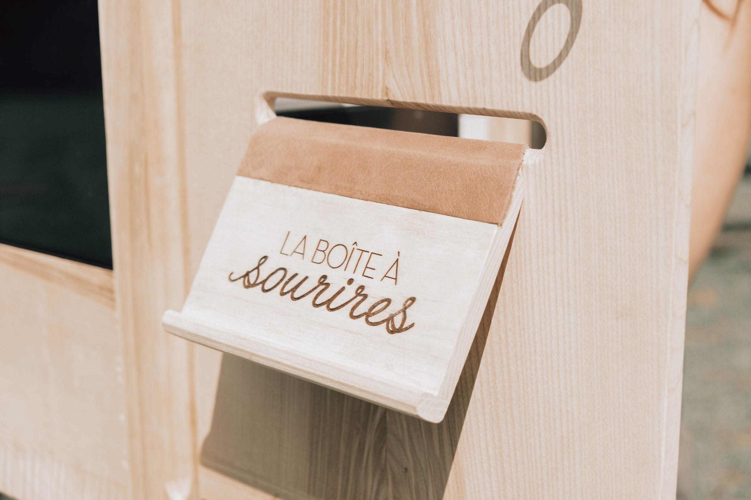 Photo de la boîte à sourire, photobooth pour immortaliser les plus beaux souvenir de votre journée